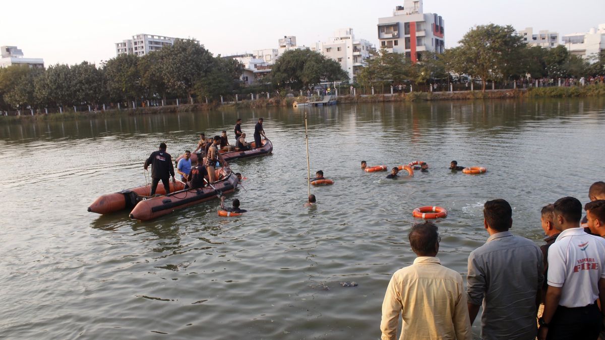V Indii se při lodní nehodě utopilo nejméně 12 školáků a dva jejich učitelé
